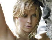 Charlize Theron - Wallpapers - Picture 352 - 1920x1200